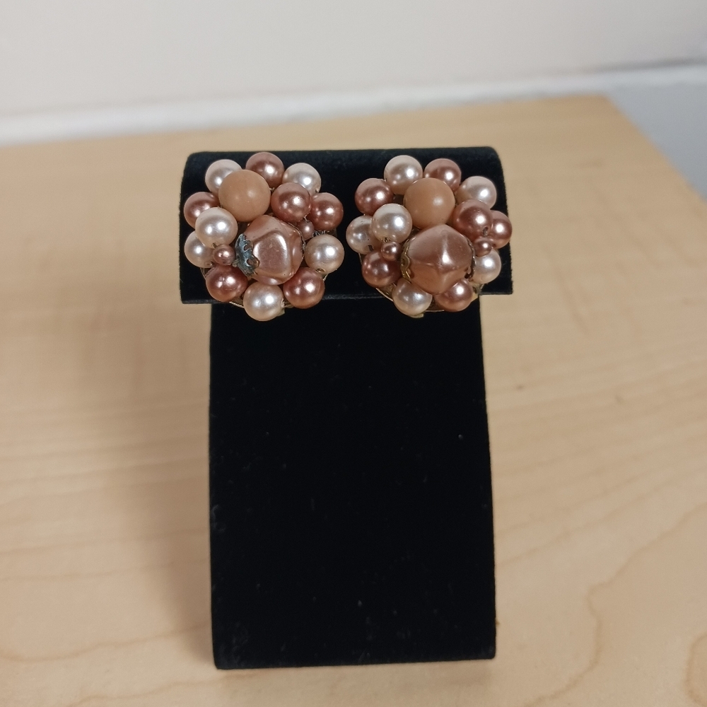 Vintage Faux Pearl Cluster Clip‎ On Earrings Pink Classic 1950s Round Statement
